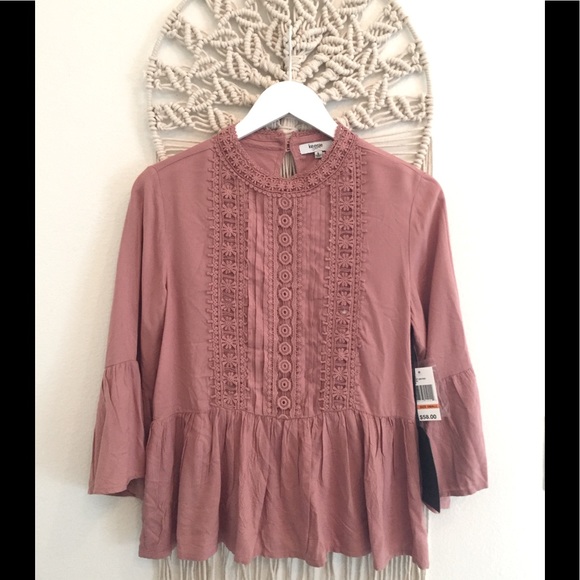 kenzie Tops - Kenzie Lace/Bell Sleeve Dusty Pink Top NWT 🌸C5